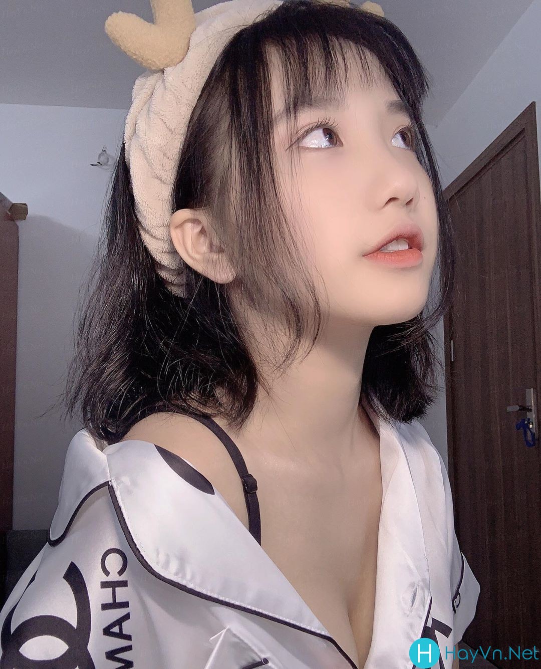 Khánh Huyền mới 16 tuổi mà bày đặt xạo lồn lộ clip =))