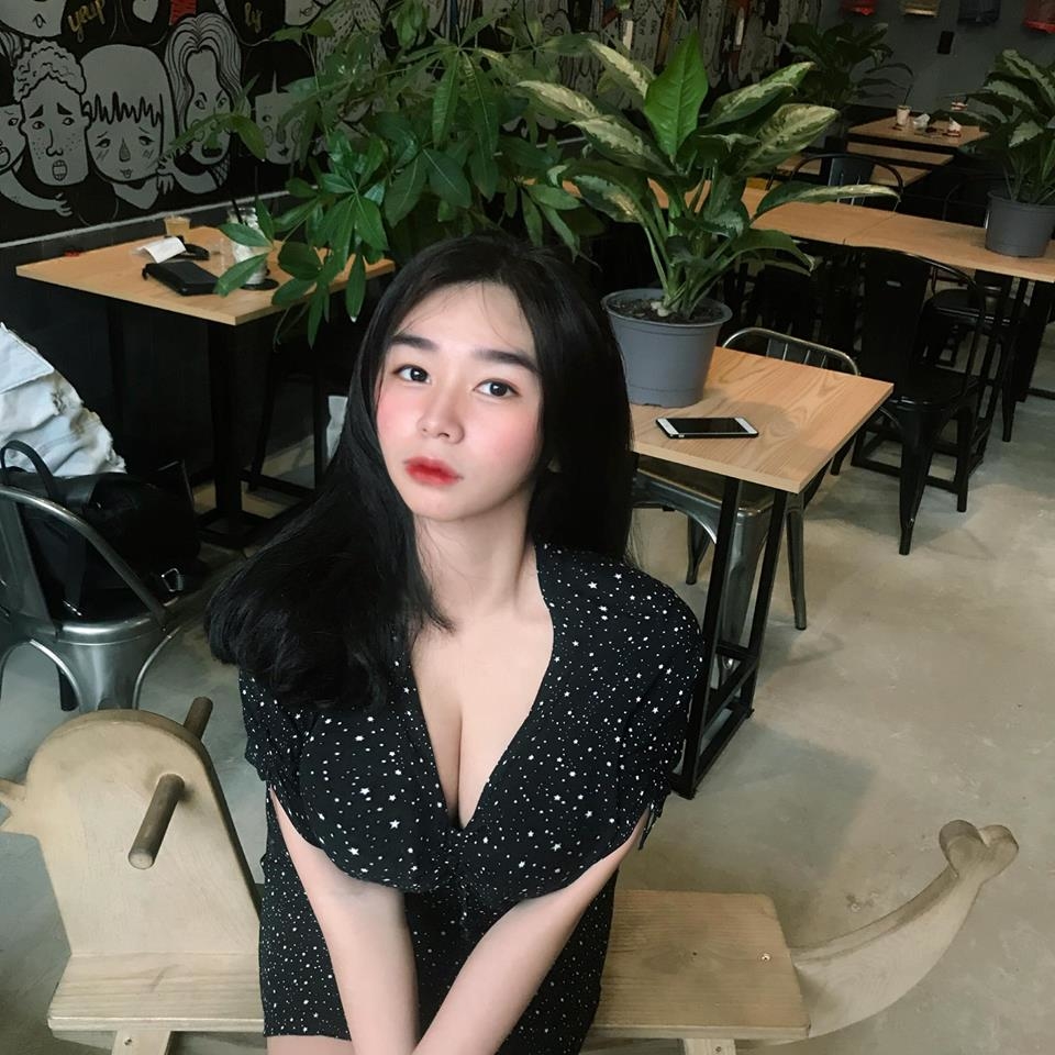 Nữ sinh 17 tuổi cạnh tranh ngôi vị “vòng 1 cực khủng”